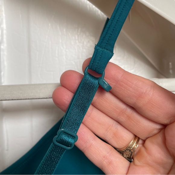 Lululemon Seafoam Green Sports Bralette SZ 4 - Picture 6 of 10